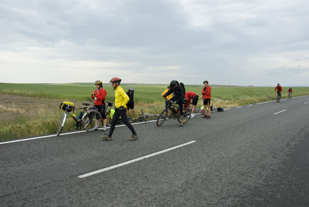 Ciclistas en ruta null