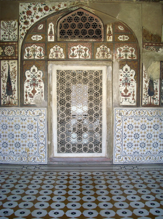 Detalle del Pequeño Taj Mahal de Agra (tumba parecida a la del Taj Mahal, pero mucho más pequeña) Detall del Pequeño Taj Mahal de Agra (tumba parecida a la del Taj Mahal) pero mucho más pequeña