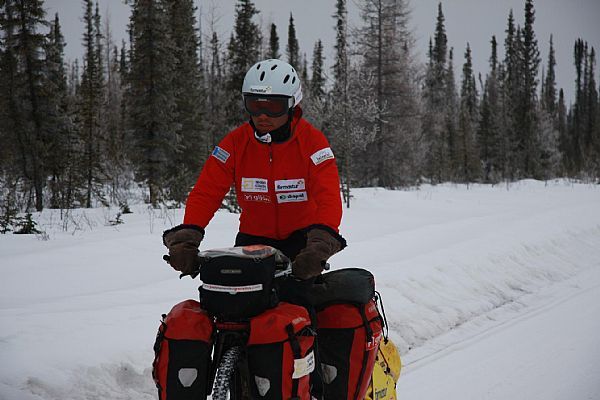 Pedaleando por la ice road Pedaleando por la ice road