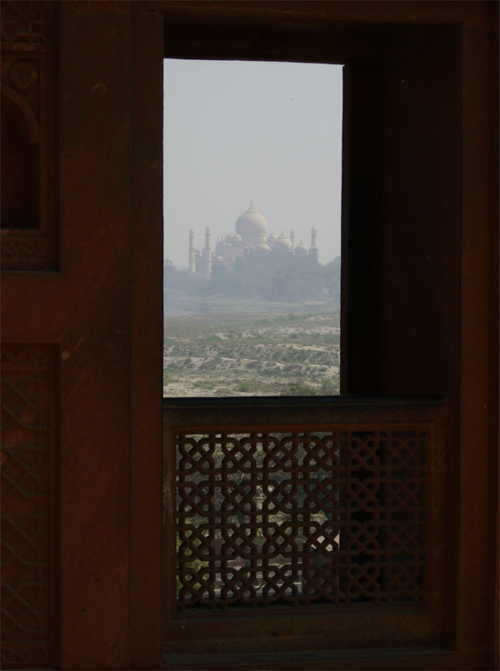 Taj Mahal desde el Fuerte Rojo de Agra Taj Mahal desde el Fuerte Rojo de Agra