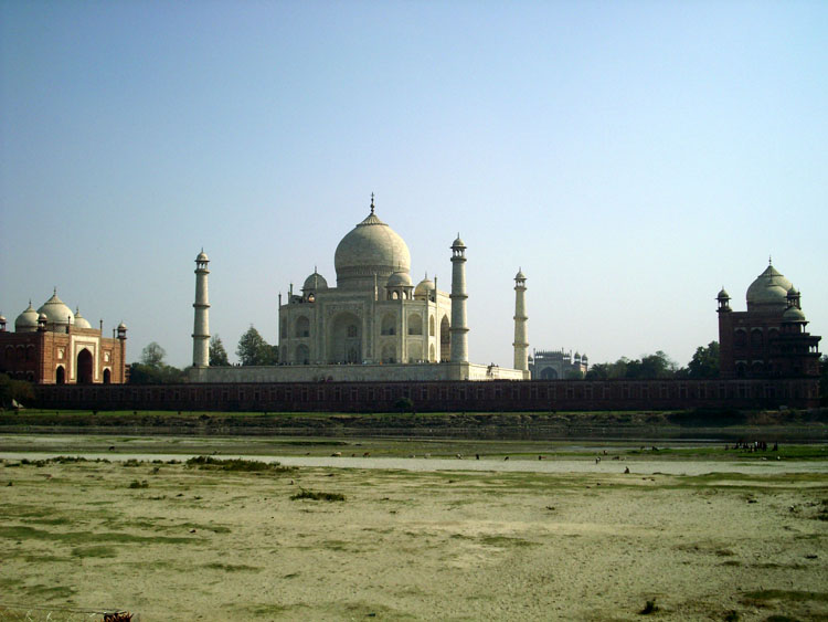 Taj Mahal desde el río Yamuna