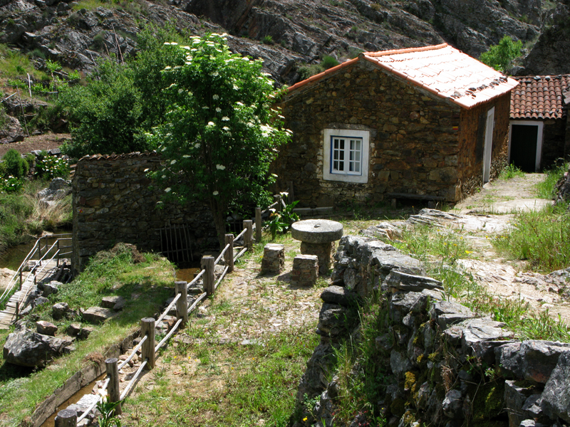 Molinos de la Raya Molinos de la Raya