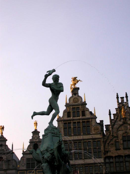 Bravo y Grote Markt. Amberes. Bélgica