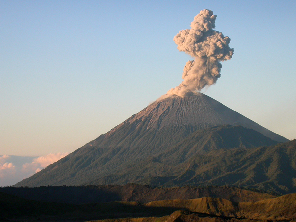 Volcan Semeru. Bromo-Tengger-Semeru N.P. Java