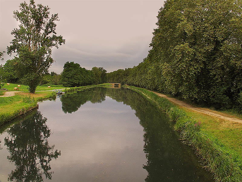 Canal lateral del río Garona