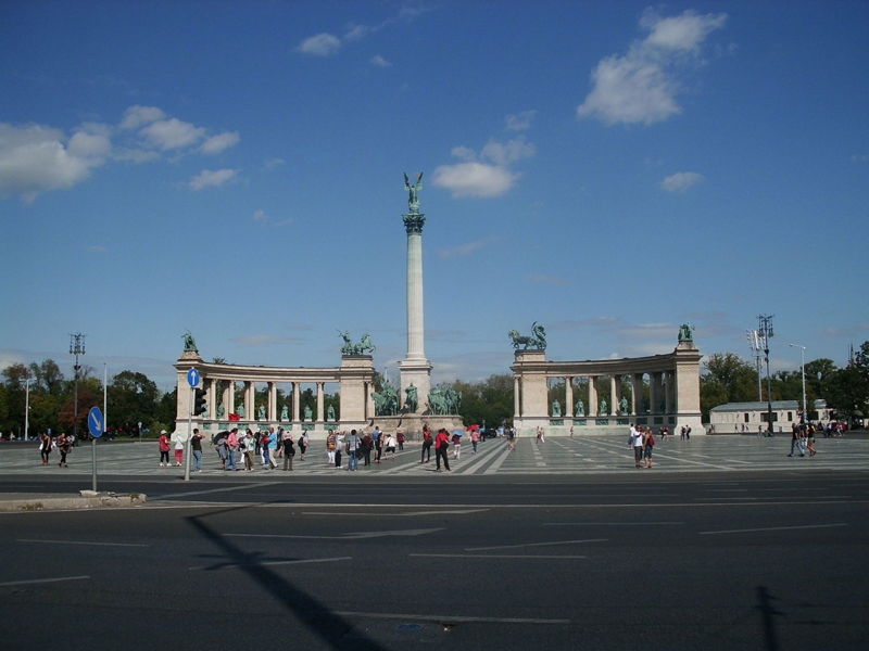PLAZA DE LOS HEROES