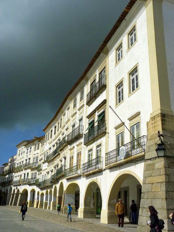 Évora