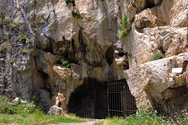 Cueva S Genadio