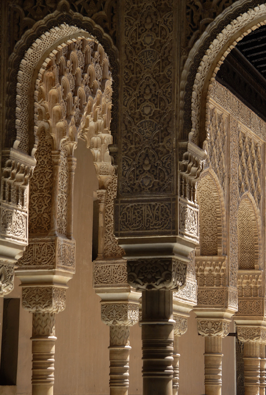 Colúnas y capiteles de los patios de la Alhambra