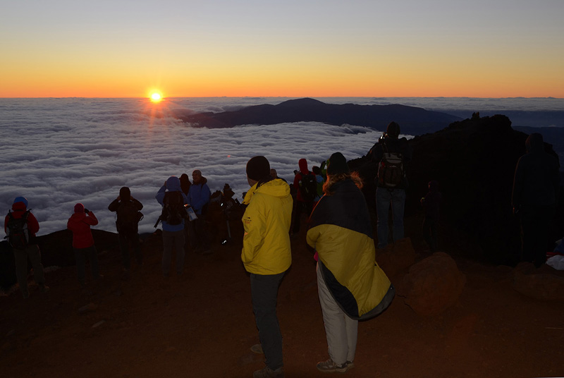 Amanecer en Piton de Neiges, Isla de la Reunión Amanecer en Piton de Neiges, Isla de la Reunión