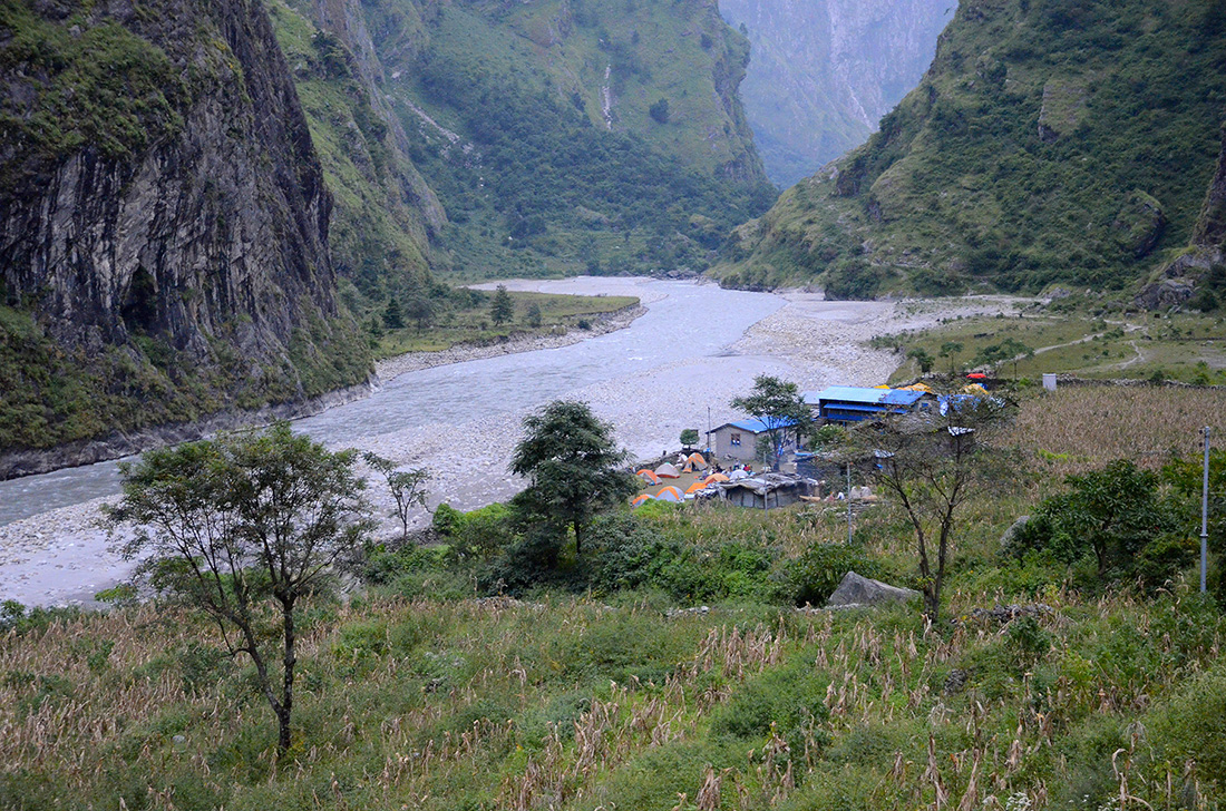 Jagat, cordillera del Himalaya, Nepal