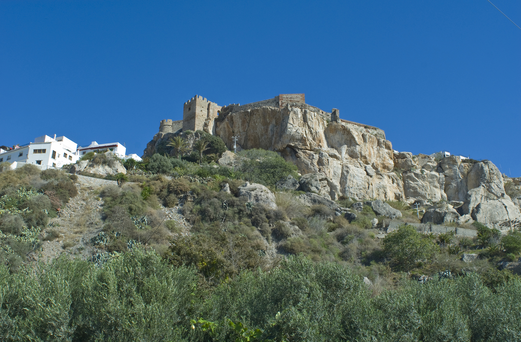 Montículo rocoso de la fortaleza de Salobreña-Granada