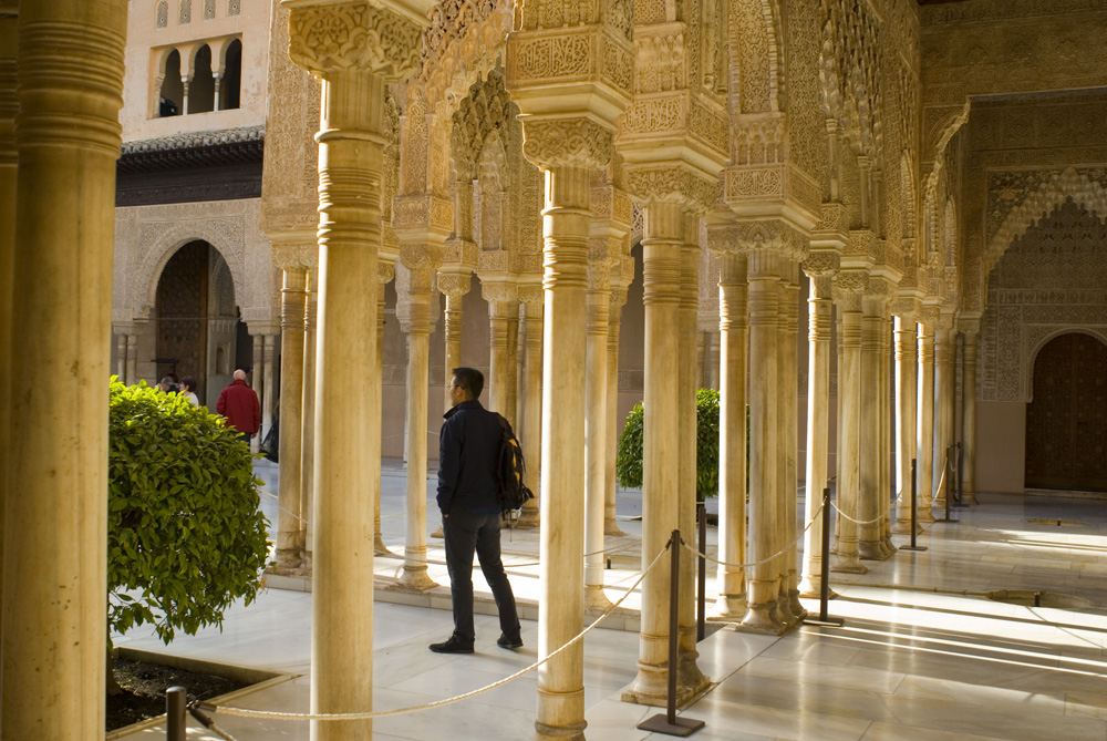 Patio de los Leones-Alhambra-Granada